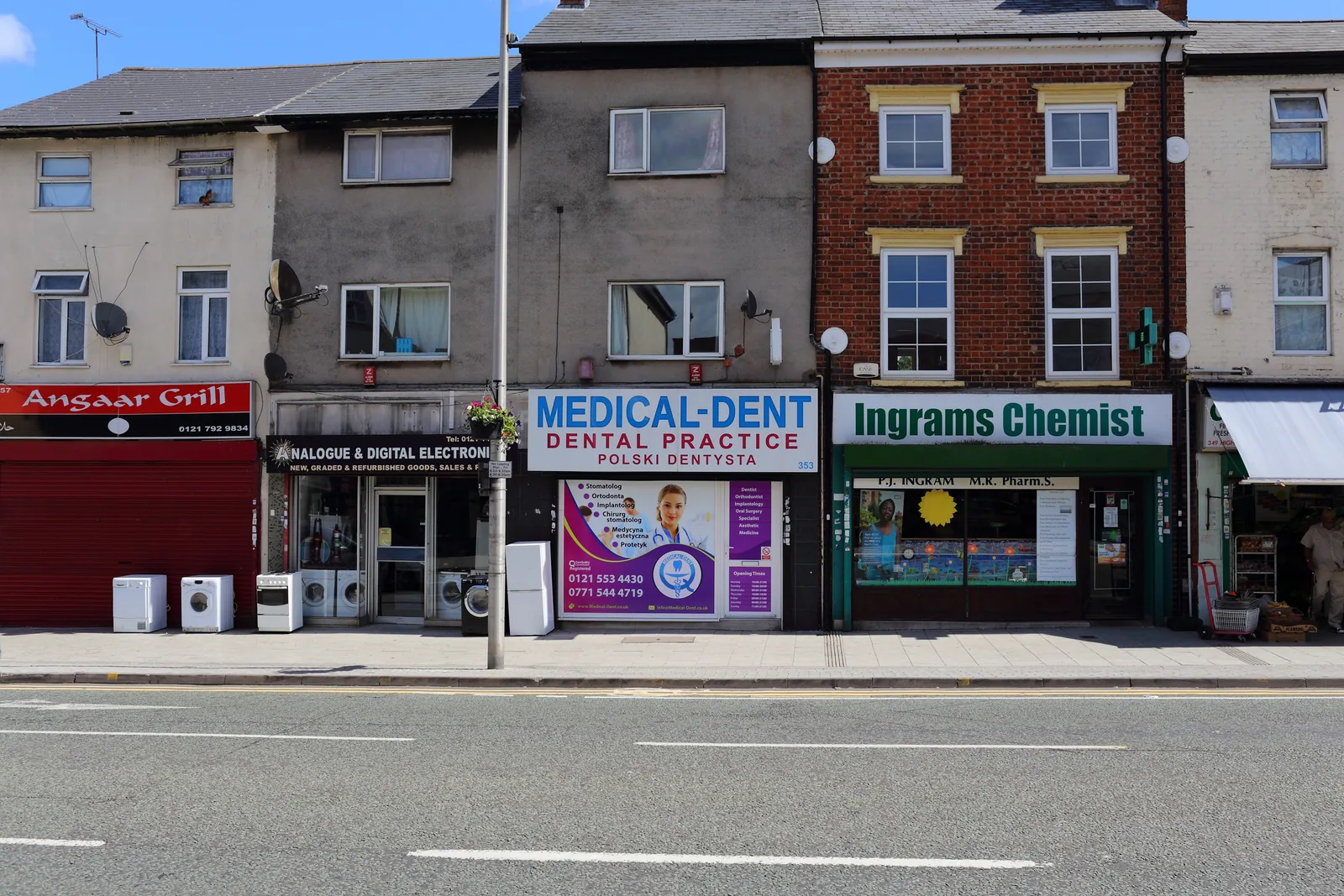 Fasada Medical-Dent Dental Practice przy High Street w West Bromwich
